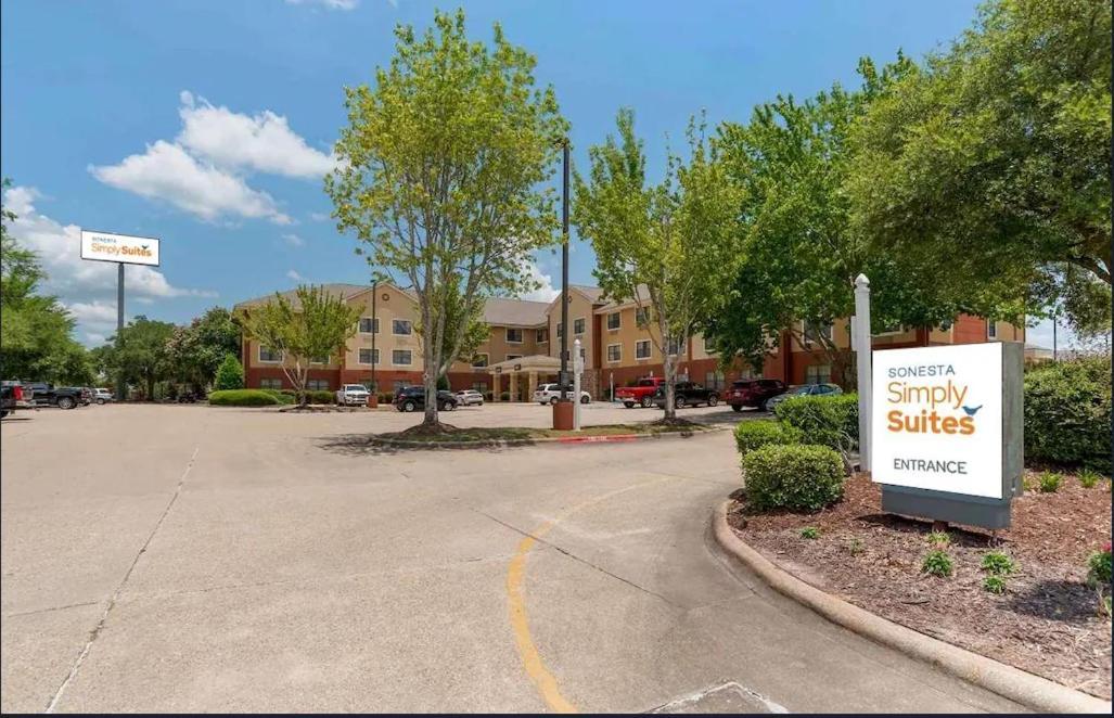 Sonesta Simply Suites Lafayette Airport Exterior photo